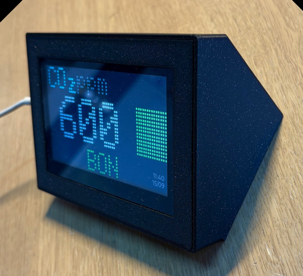 Le boîtier incliné du ModuleAir Mini, vu de trois quarts